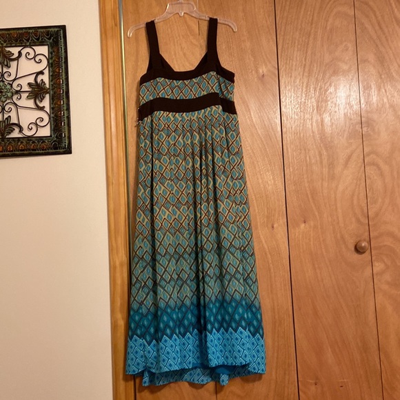 Women’s dress with beading and straps - Picture 2 of 4